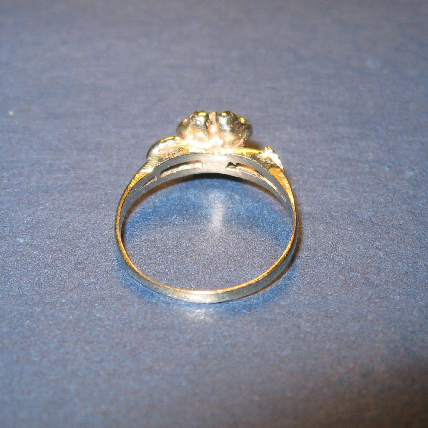 10k Karat y Gold Ring with synthetic blue stone set in a rose,~ size 2.75 - Previously Loved