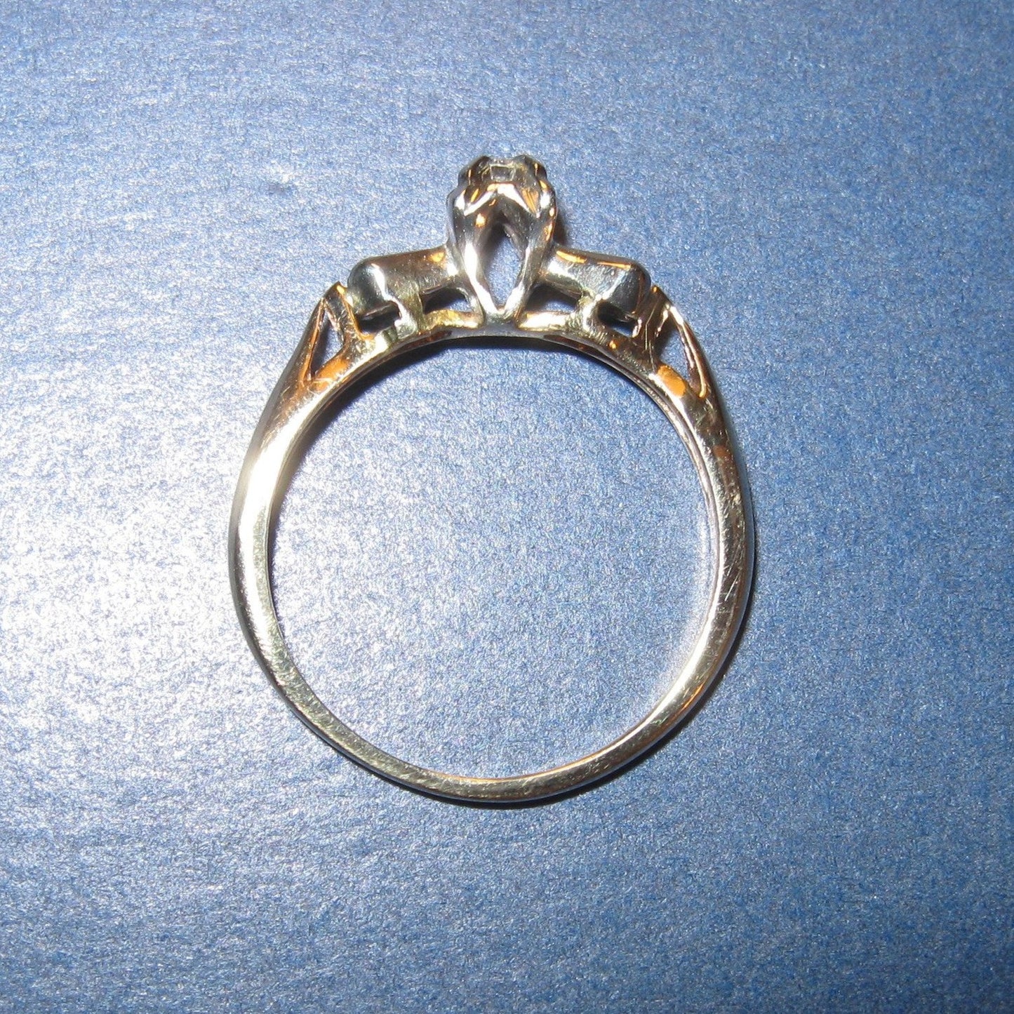 14k yellow Gold Ladies Diamond Engagement Ring 0.03ct ~size 6.5 - Previously Loved