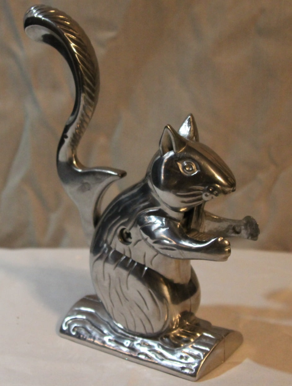 NEW CLASSIC KITCHEN BASICS NUTTY SQUIRREL NUTCRACKER