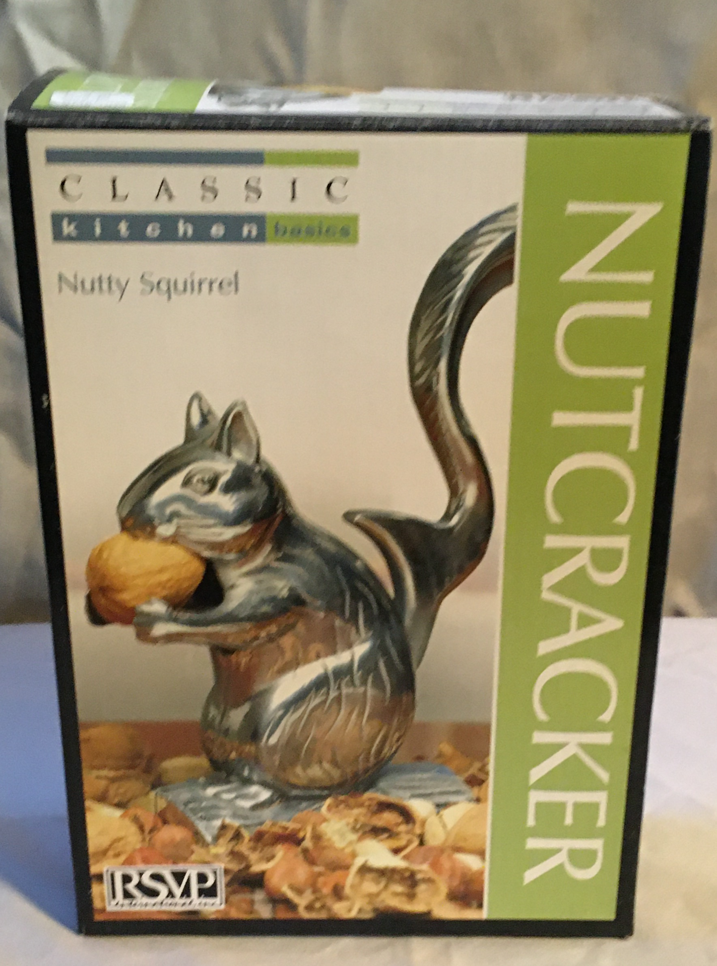 NEW CLASSIC KITCHEN BASICS NUTTY SQUIRREL NUTCRACKER